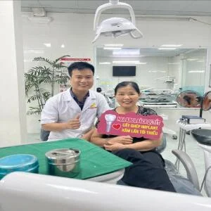 Hoàn thành trồng răng implant cho gì Hương ở Nghi Long