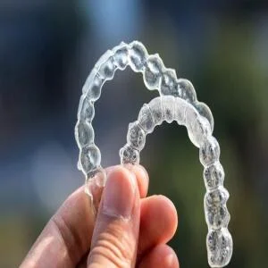 Máng Duy Trì Sau Niềng Bị Ố Vàng? Cách Vệ Sinh Đúng Chuẩn Để Luôn Như Mới