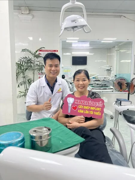 Hoàn thành trồng răng implant cho gì Hương ở Nghi Long